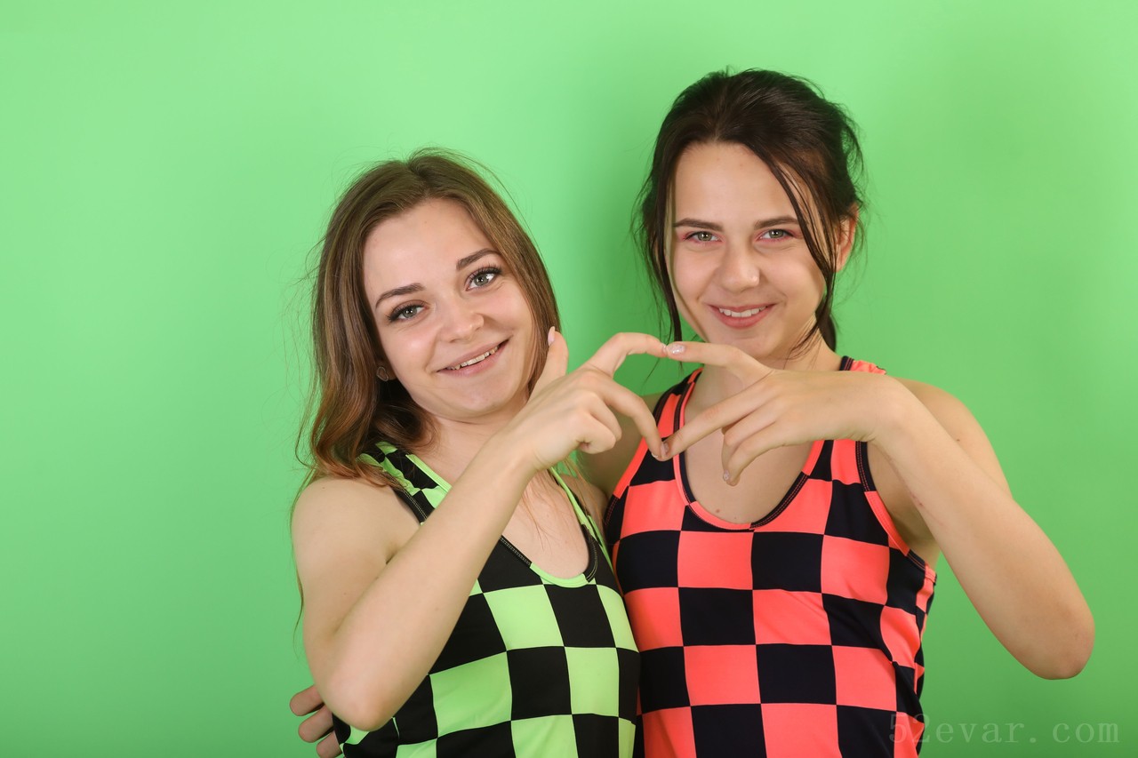 Multi短裙双人写真