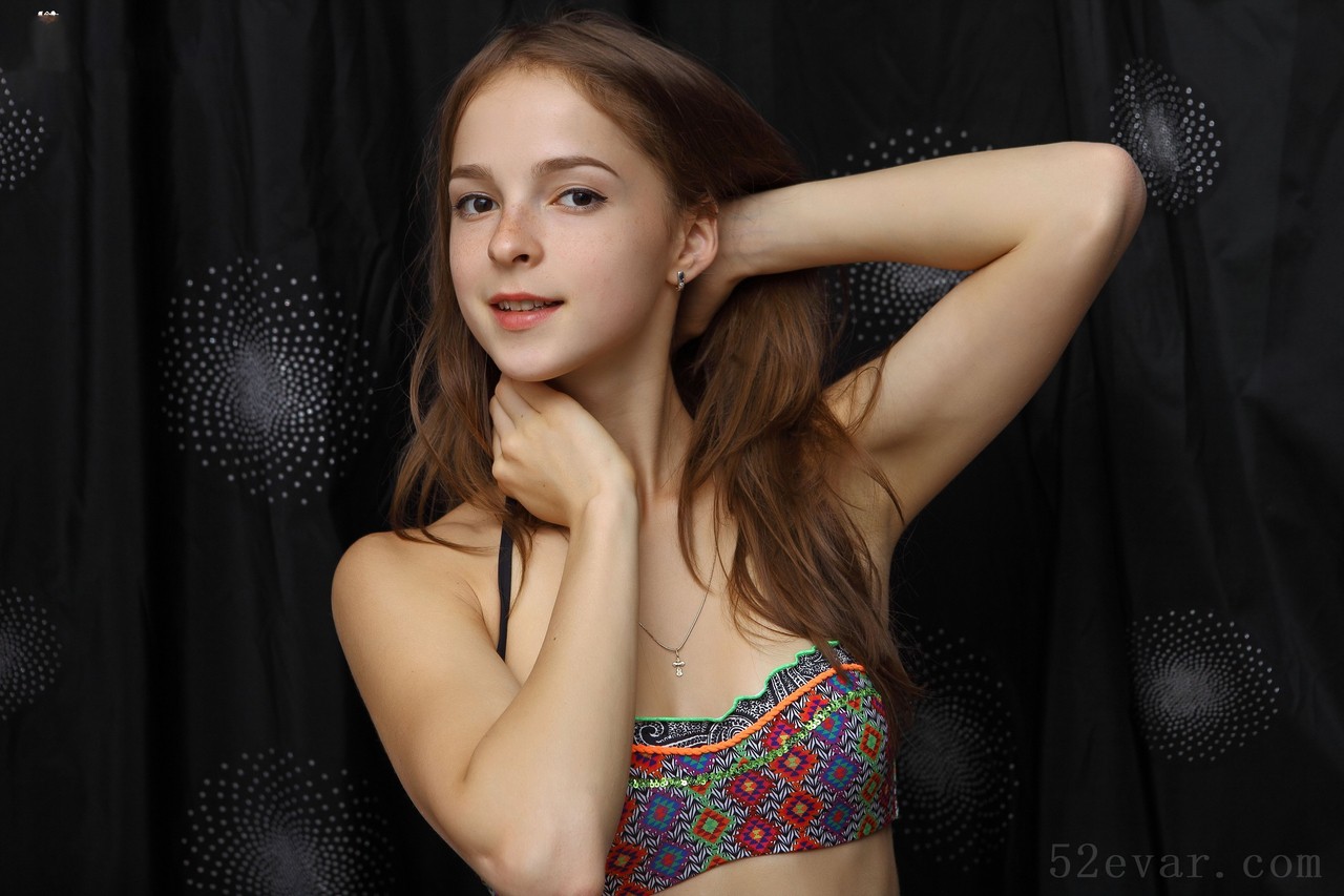 Eva花色泳装写真